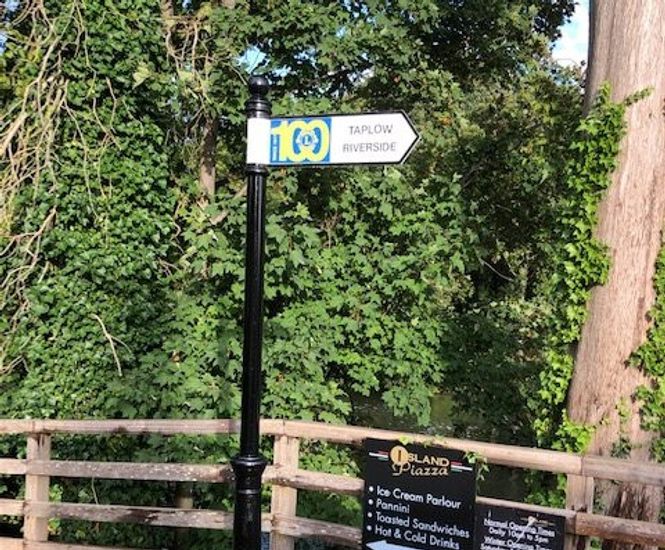 Type 707 Manchester cast iron fingerpost sign
