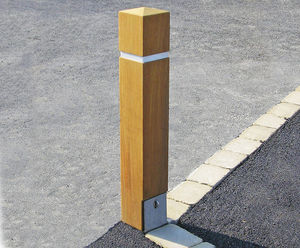 Removable hardwood timber bollard