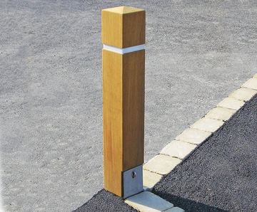Removable hardwood timber bollard