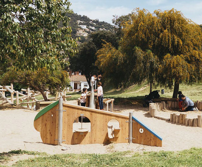 Caterpillar Type 04 - sand and water play structure for young children