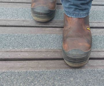 GripMaxx™ - anti-slip surface for outdoor bridges and walkways