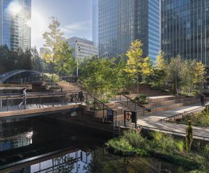 Eden Dock, Canary Wharf — floating pontoon irrigation