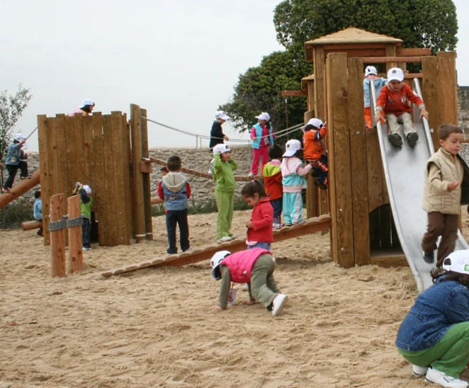 Tower Combination 185 - larch wood play tower with steel feet for parks