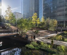 Eden Dock, Canary Wharf — floating pontoon irrigation