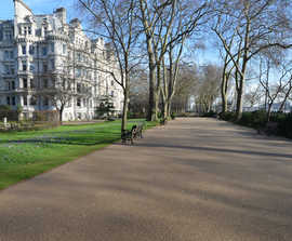 Permeable resin bound surfacing - Middle Temple Gardens