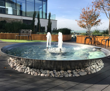 Stainless steel water feature with jets - Chelsea Island