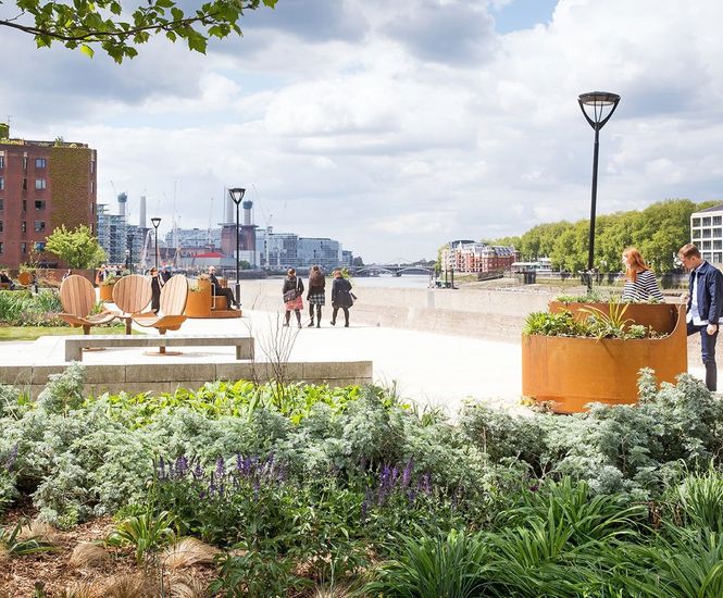 Bespoke rotating seating for Riverside Gardens, London