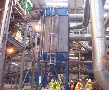 Reverse jet dust extraction bag filters