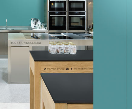 Formica Infiniti™ wins 2017 Product Design Red Dot Award