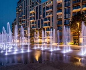 Bespoke dry plaza fountain for prestigious development