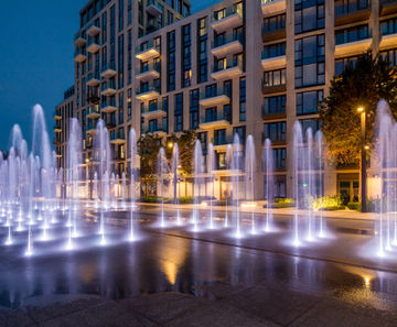 Bespoke dry plaza fountain for prestigious development
