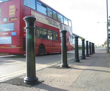 Manchester - cast iron or aluminium permanent or removable bollard