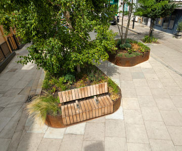 AKRI® 300 - raised planter beds with bench seating