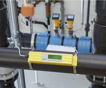U1000 V2 compact clamp-on flow sensor