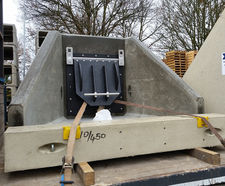 Headwalls with flap valves