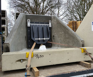 Headwalls with flap valves