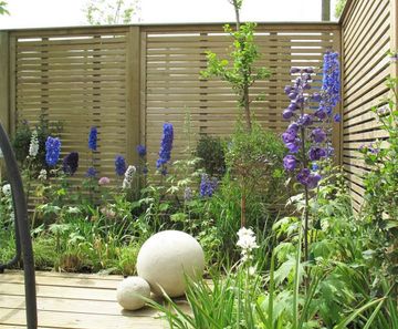 Venetian timber fencing panels