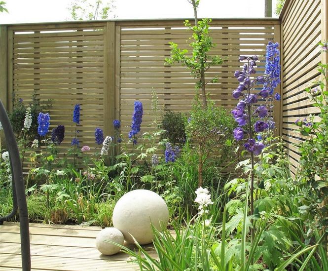 Venetian timber fencing panels