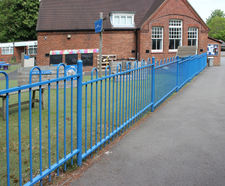 Anti-trap bow top fencing for school playground