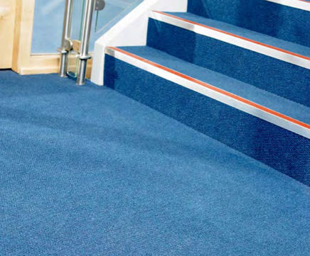 Hobnail fibre-bonded contract carpet tiles