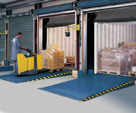 HLS-2 Dock levellers with hinged lip