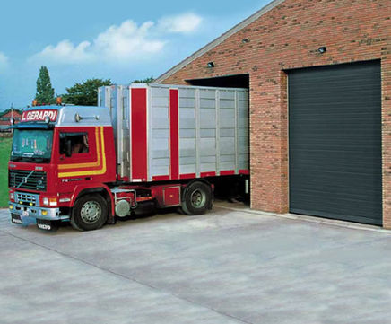 Industrial roller shutters and rolling grilles