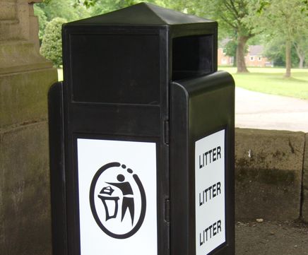 Glade UV stabilised polyethylene litter bin