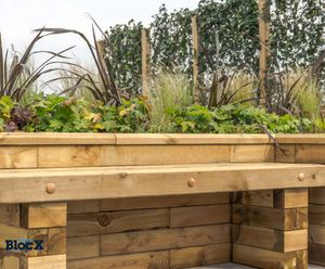 Benches & Raised Beds – Unite Accommodation Aberdeen