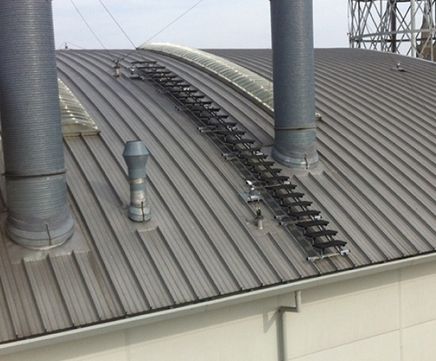 Rooftop walkway solution for barrel roof