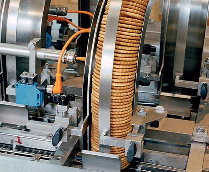 High speed cream sandwiching machine