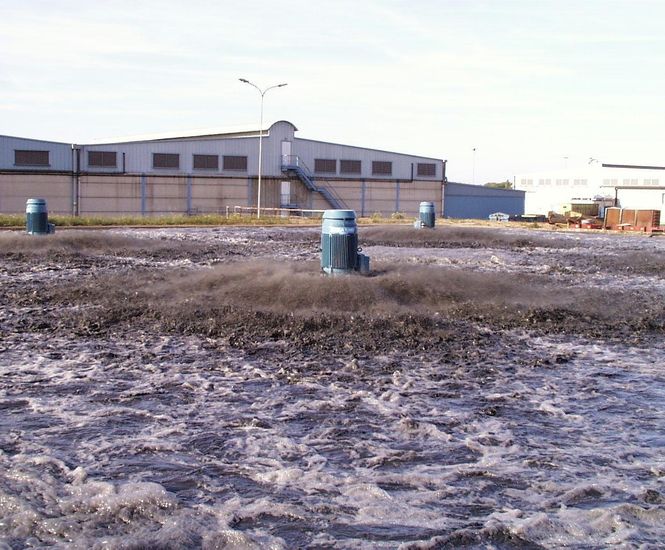 Floating aerators and submersible mixer for Wigton WwTW