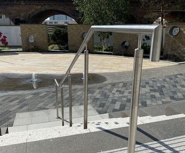 ASF LED-equipped handrail and step unit