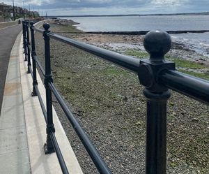 Recycled cast iron post and rail for waterfront - Dundee