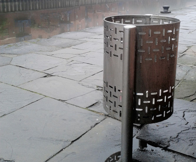 ASF 7004 pedestal-mounted stainless steel litter bin