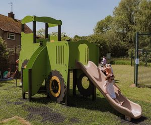 Pocket Park opens – the big green tractor multiplay unit comes to Sulgrave!
