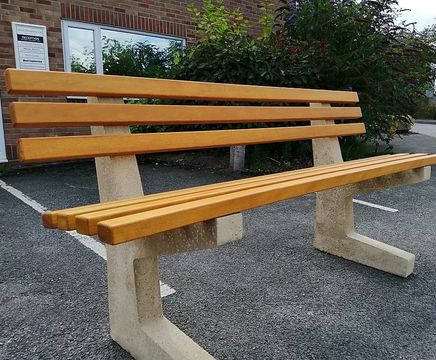 Southampton bench with concrete end and wooden slats