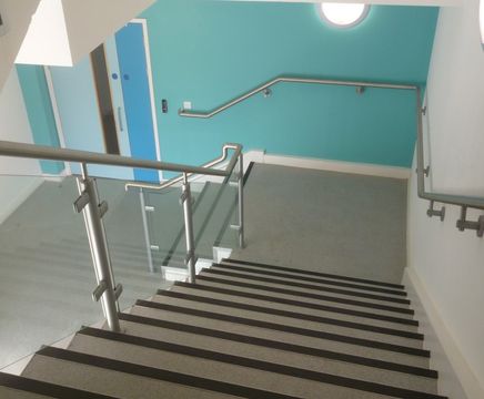 Choosing the right balustrades and handrails suppliers