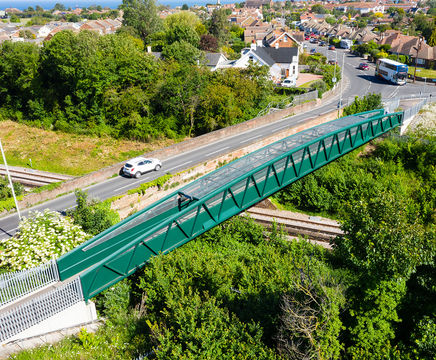 52m single-span foot/cycle bridge over rail tracks