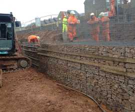 Gabion retaining wall - woven wire