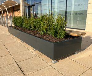 Stratum long aluminium planter