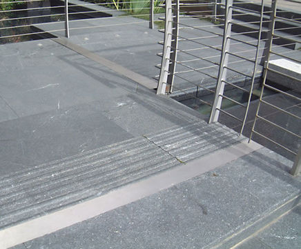 Black granite paving flags - natural stone paving slab for outdoor walkways