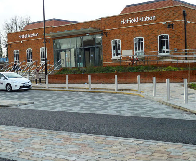 Stone setts and paving for railway station refurbishment