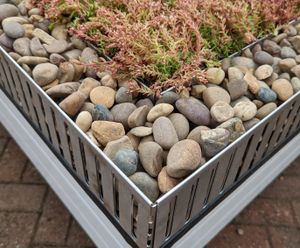 Lightweight aluminium green roof edging