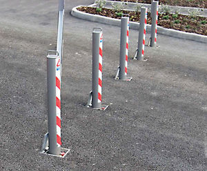 RetractaPost-GL 900 - galvanised steel retractable post