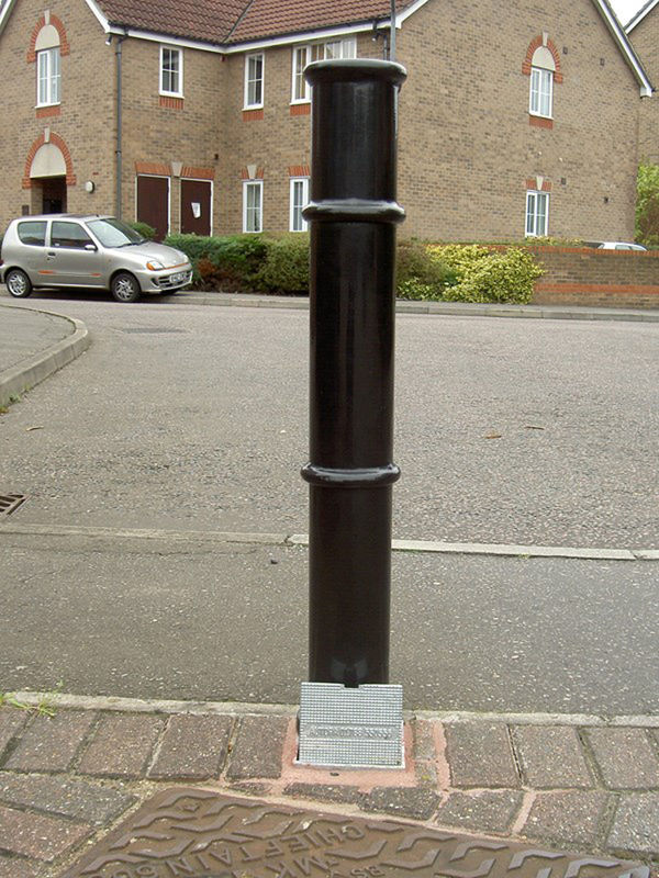 Images for GFC3000 - steel bollard, cast iron cap & rings, 114 dia