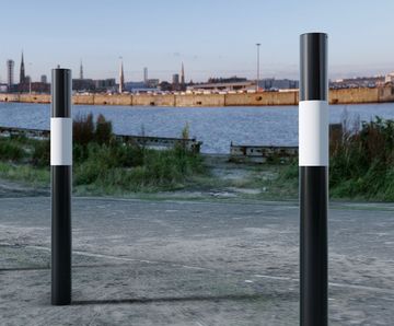 Black & White 1000 - round reflective steel bollard
