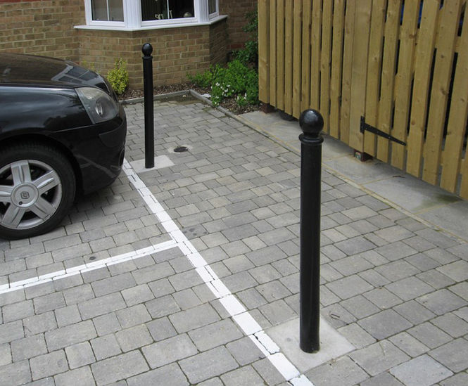 GFC2000 - steel bollard, cast iron cap, 76 dia