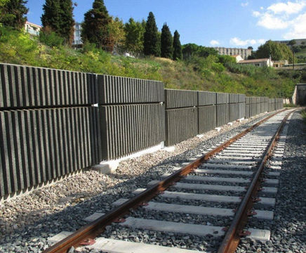 Sound absorbing noise barriers for roads and railways