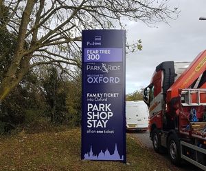 Infocurve monolith and totem sign - Oxford Park & Ride