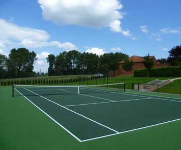 Artificial tennis court construction